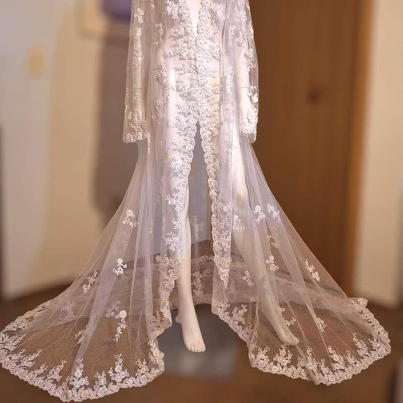 David's Bridal Dresses & Skirts - Davids bridal lace embroidered applique sequined bridal duster